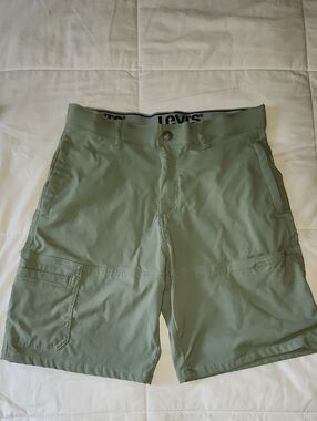 Levi's Multi Pocket, Elastic Waist Shorts, Size 16 Kids (EUC), Unisex Army Green